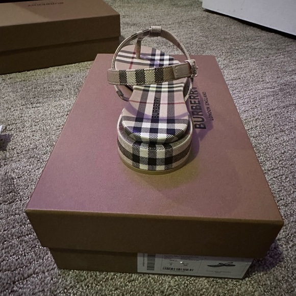Burberry Beige Checkered Emily Sandals EUR 38 / UK 5 / US 7.5 - Picture 2 of 5